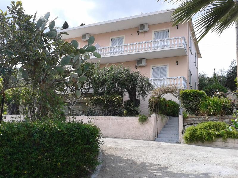 Apostolos & Eleni Family Apartments Perama  Buitenkant foto