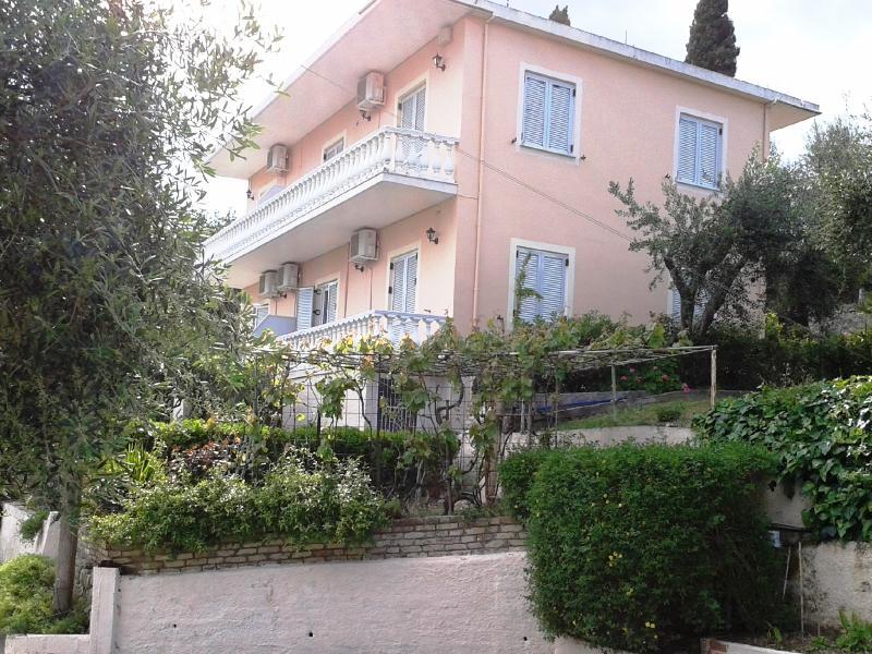 Apostolos & Eleni Family Apartments Perama  Buitenkant foto